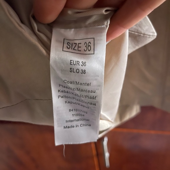 Women ORSAY Trench coat used,excellent condition khaki price $55 not negotiable - Picture 6 of 8